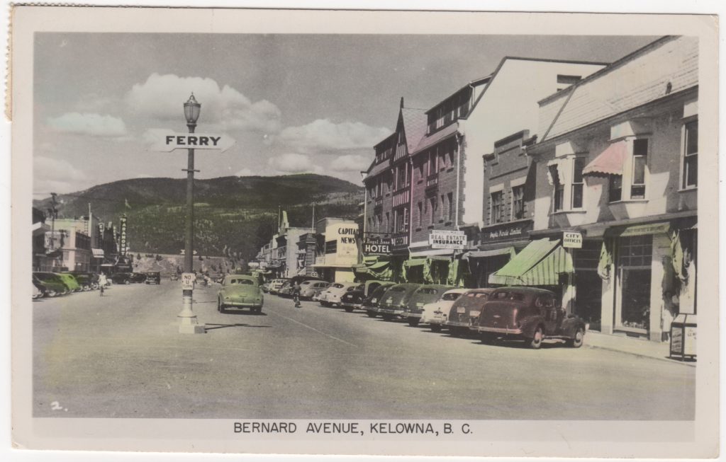 Avenue Bernard, Kelowna; postée en 1960. (SHFCB 2016.02.120)