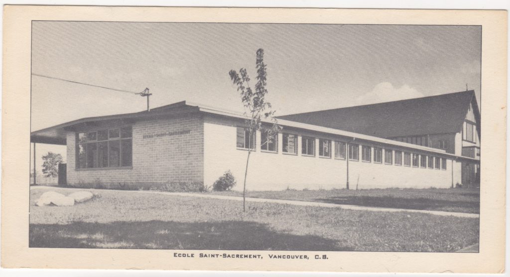 École Saint-Sacrement, rue Heather, Vancouver; postée en 1956 (SHFCB 2016.02.88)
